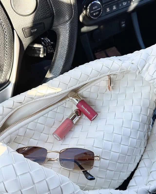 Set má hồng và highlight RARE BEAUTY Mini Blush & Luminize Trio (Phiên bản giới hạn)