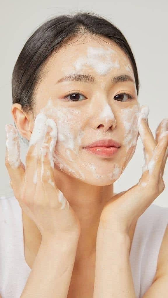 Sữa rửa mặt keo ong CNP Propolis Amino Cleanser 200ml
