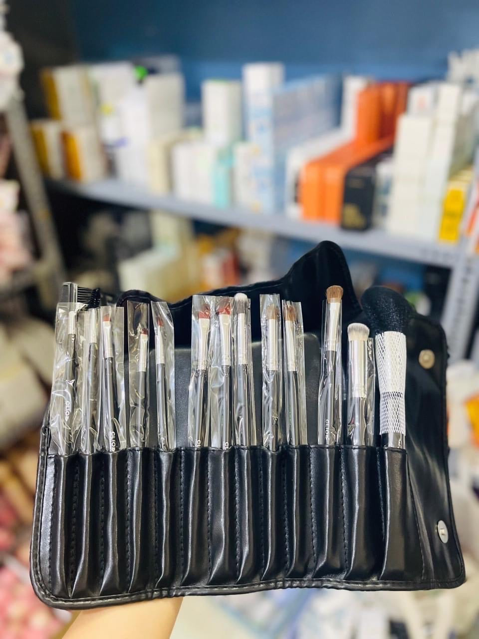 Bộ cọ trang điểm cá nhân 13 cây CLIO Professional