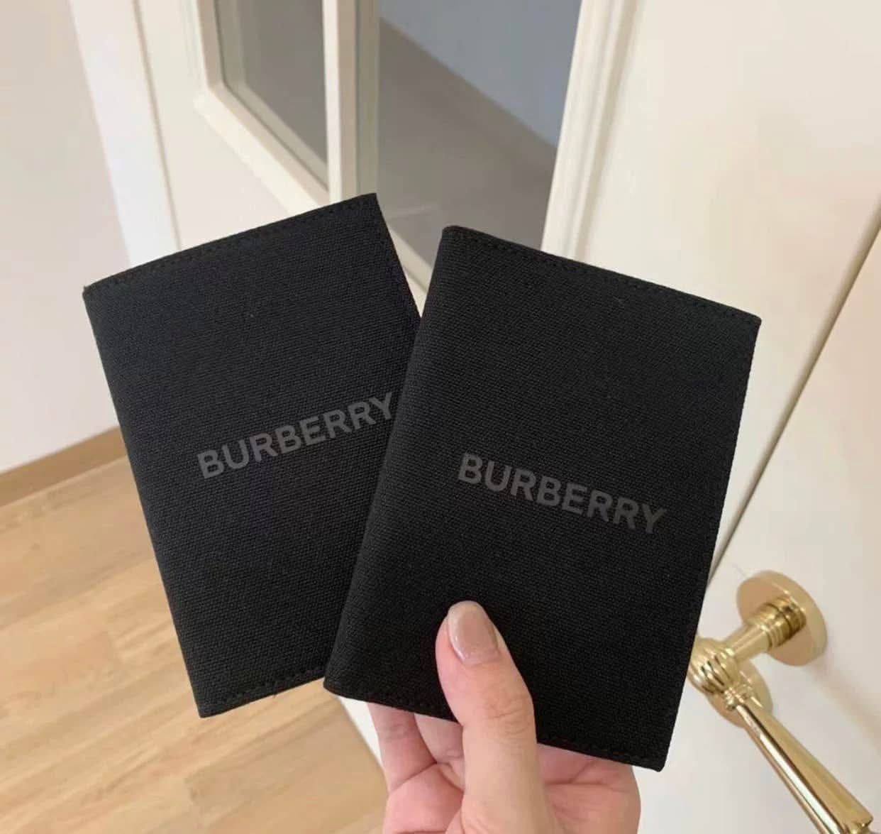 Case đựng passport BURBERRY (Auth)
