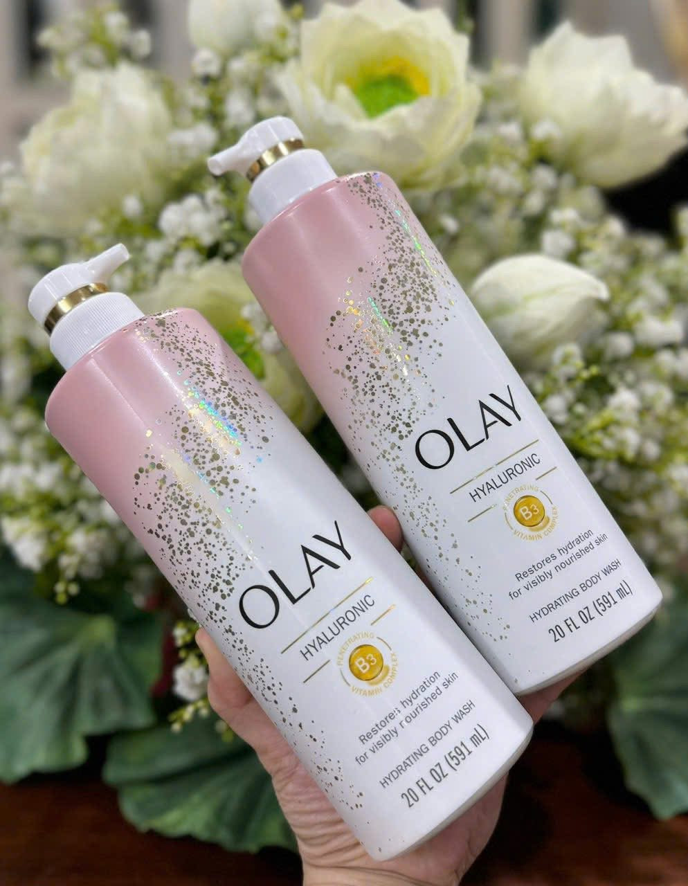 Sữa tắm dưỡng ẩm 24H ngăn ngừa lão hoá, trắng da OLAY Mỹ 591ml
