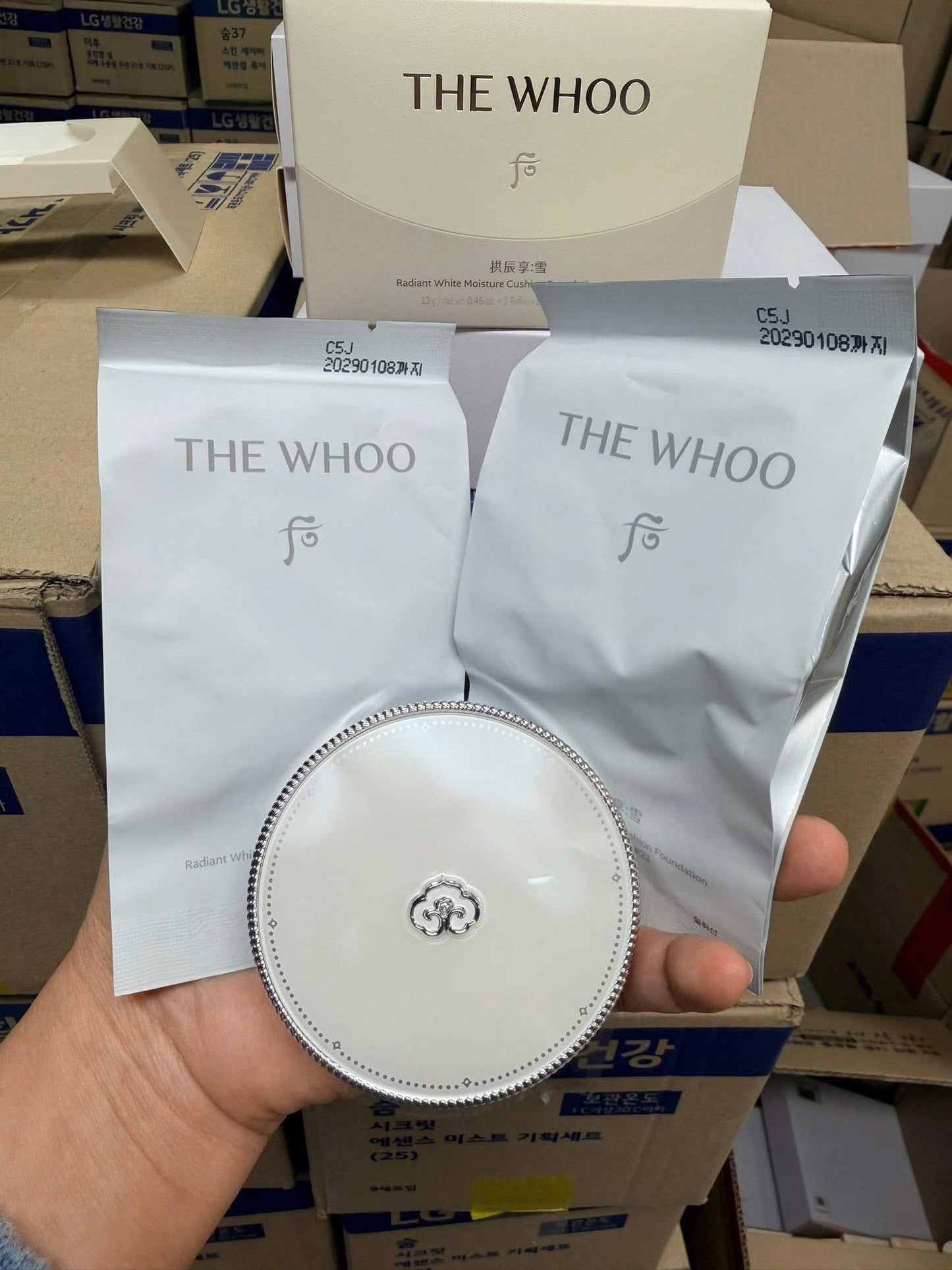 Set phấn nước dưỡng trắng da THE HISTORY OF WHOO Radiant White Moisture Cushion Foundation (kèm 2 lõi thay)