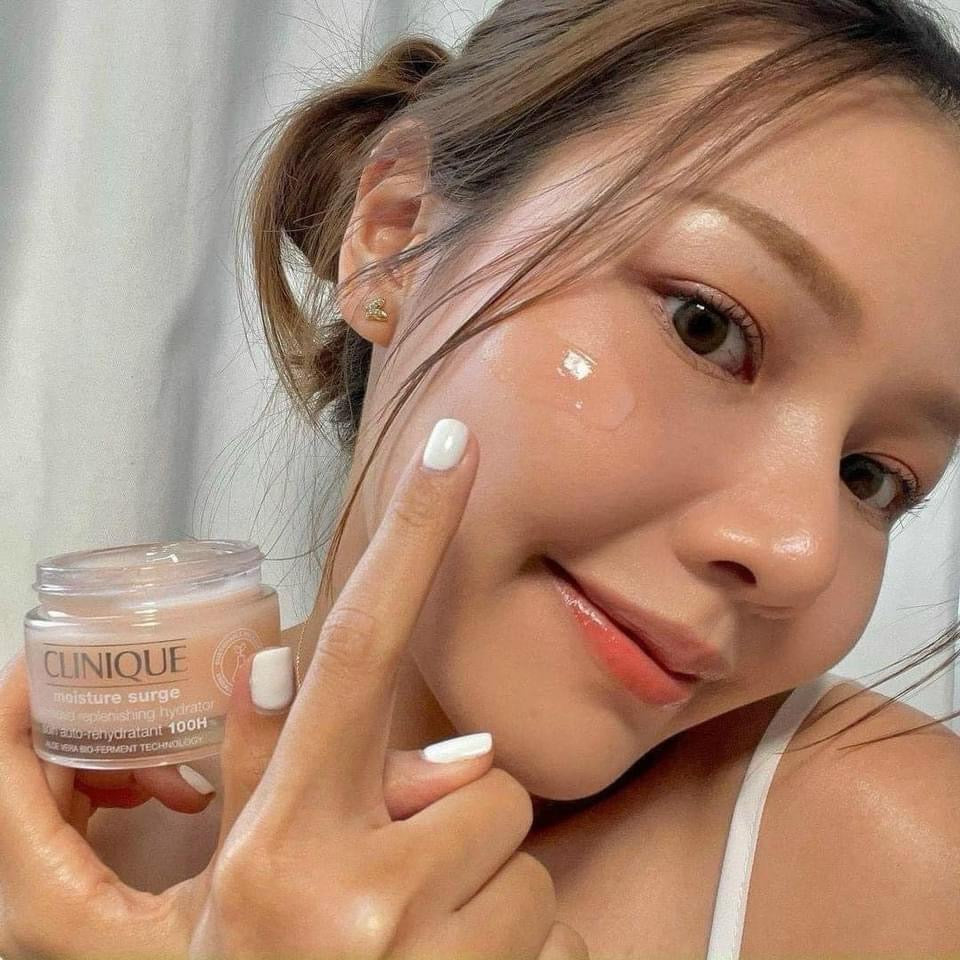 Kem dưỡng hồng CLINIQUE Moisture Surge 100H