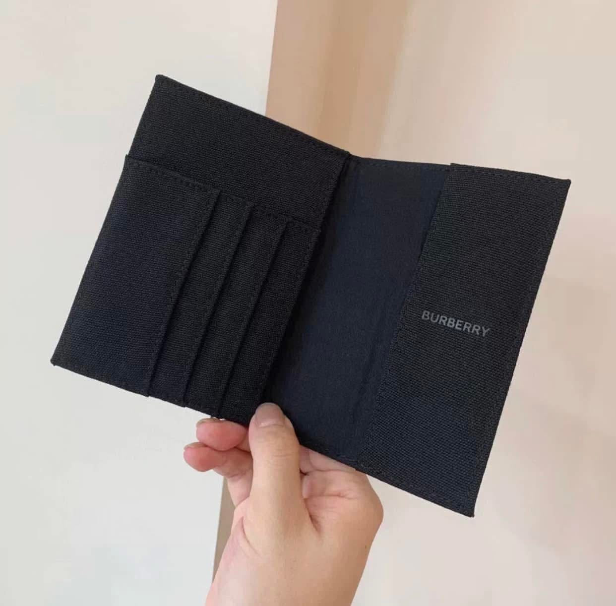 Case đựng passport BURBERRY (Auth)
