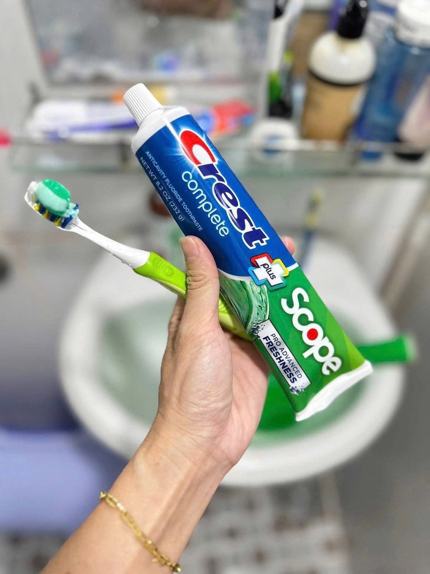 Kem đánh răng CREST cho người lớn và trẻ em