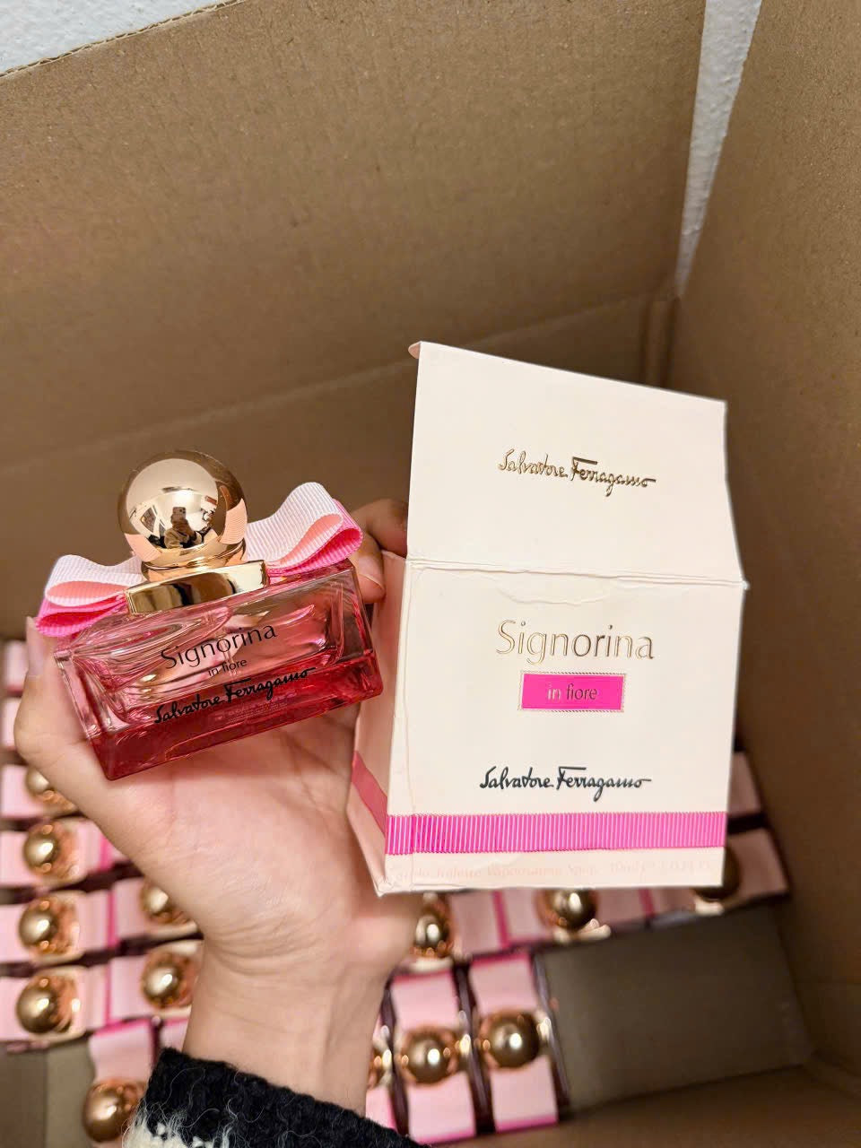 Nước hoa nữ SALVATORE FERRAGAMO Signorina mini 30ml (rách seal vỏ xấu)
