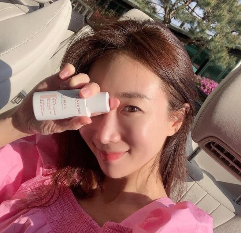 Kem chống nắng phổ rộng CLARINS UV Plus Anti Pollution SPF50/PA++++ bản Rosy (Mẫu cũ)