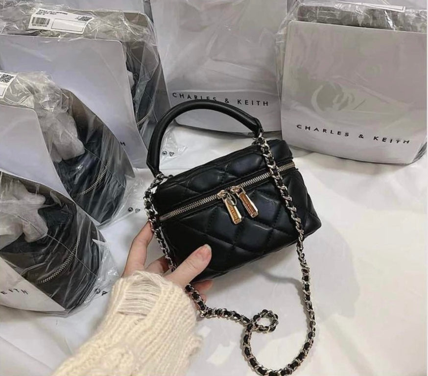 Túi trống/Cốp CHARLES & KEITH (Auth)