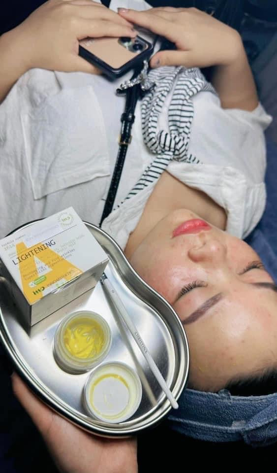 Kem Peel tái tạo đều màu da, giảm mụn VITAMIN A 5% INNOAESTHETICS Inno Exfo Lightening 15g