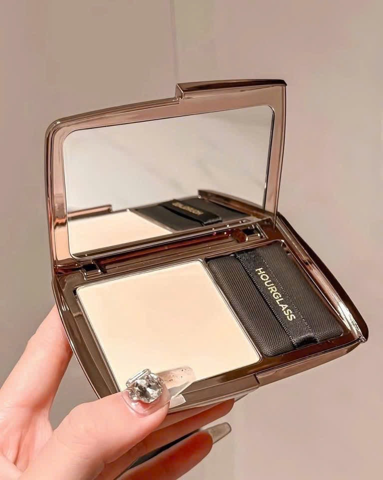 Phấn phủ nén HOURGLASS Vanish