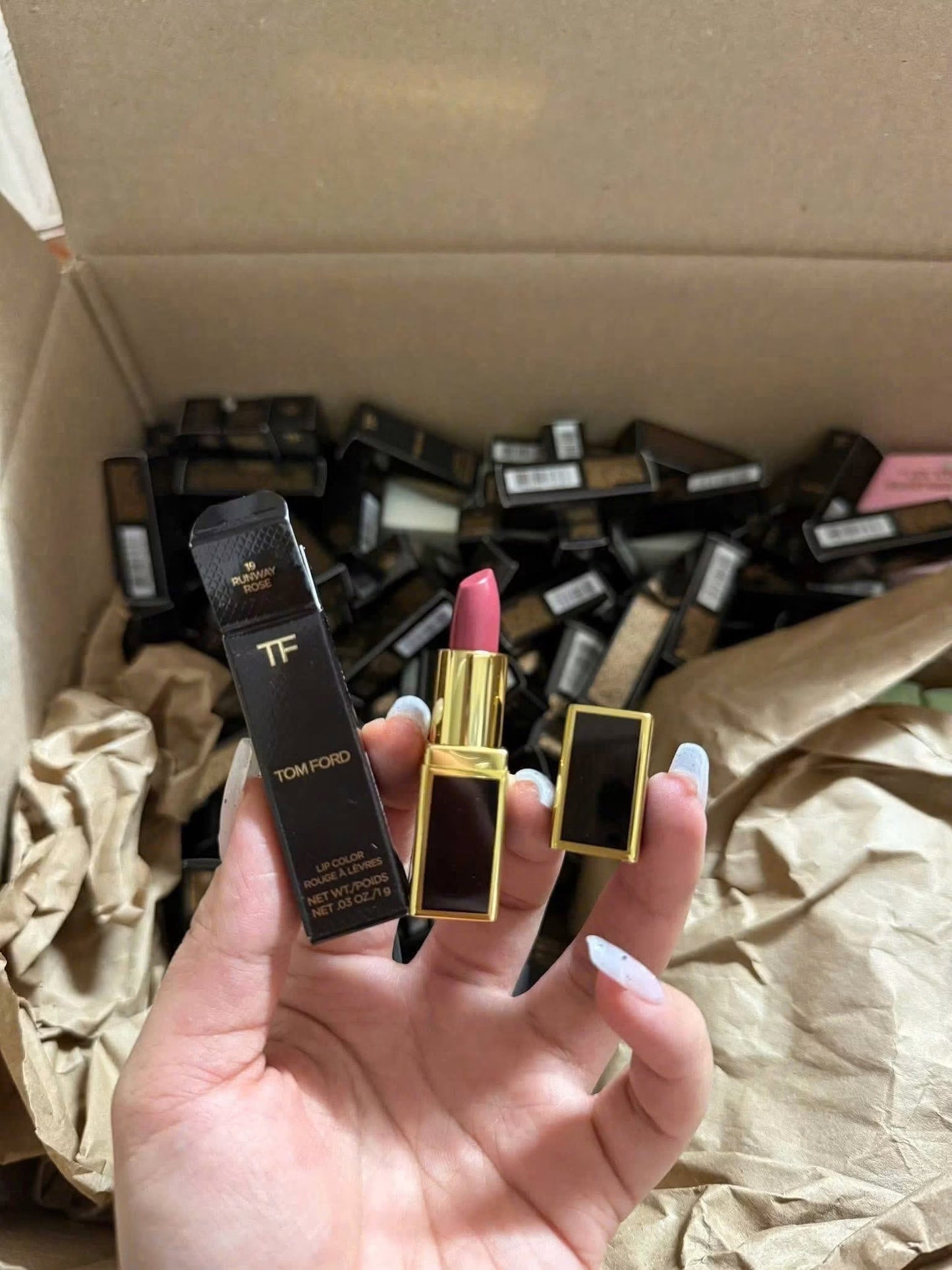 Son TOM FORD Lip Color màu 19 Runway Rose