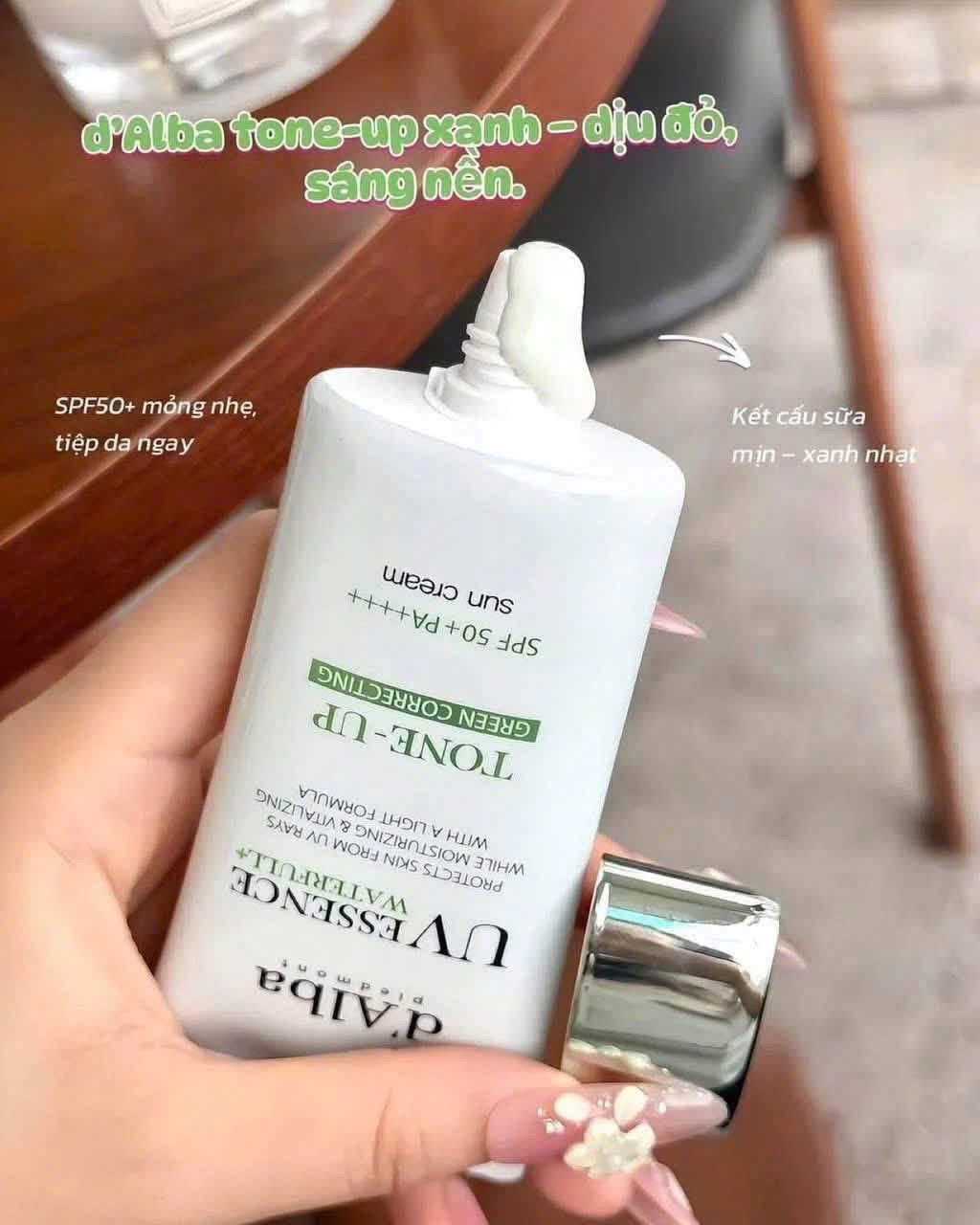 Kem chống nắng dưỡng ẩm chống lão hoá D’ALBA UV Essence Waterfull SPF50+ PA++++ 50ml