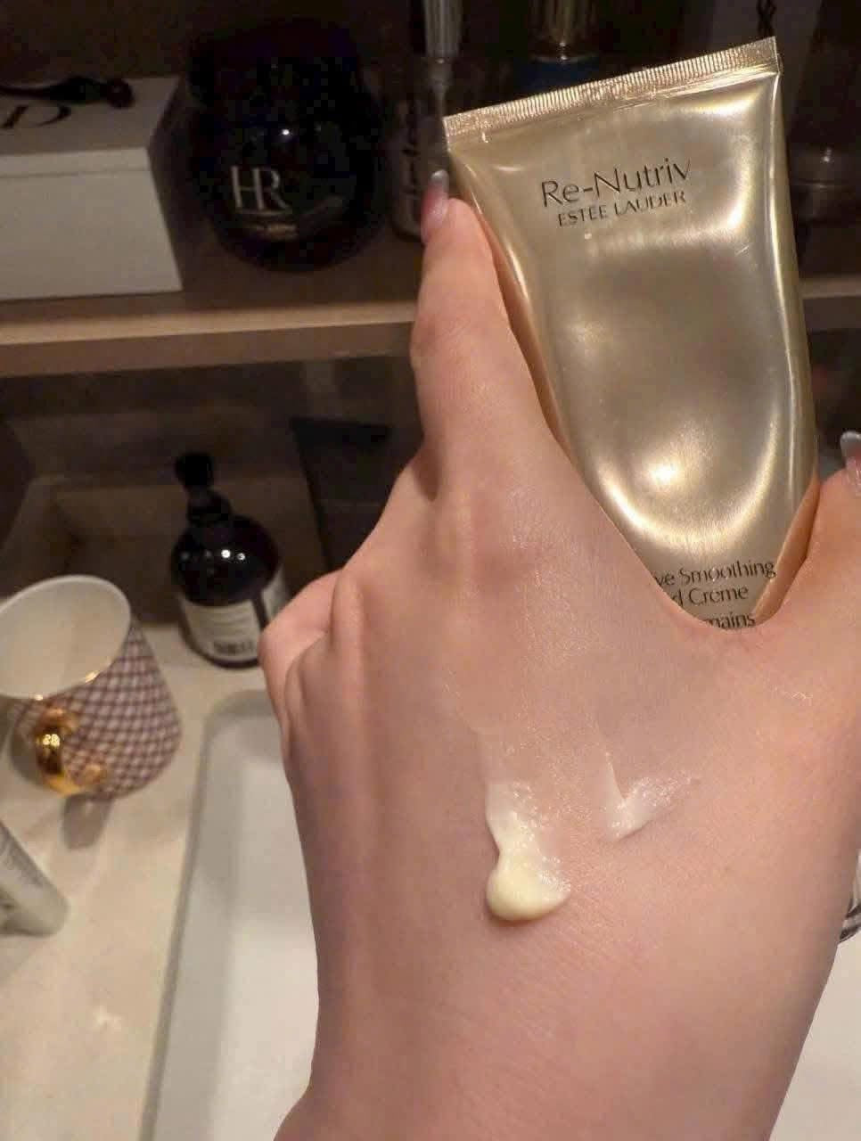 Kem dưỡng da tay ESTEE LAUDER Re-Nutriv Intensive Smoothing 100ml