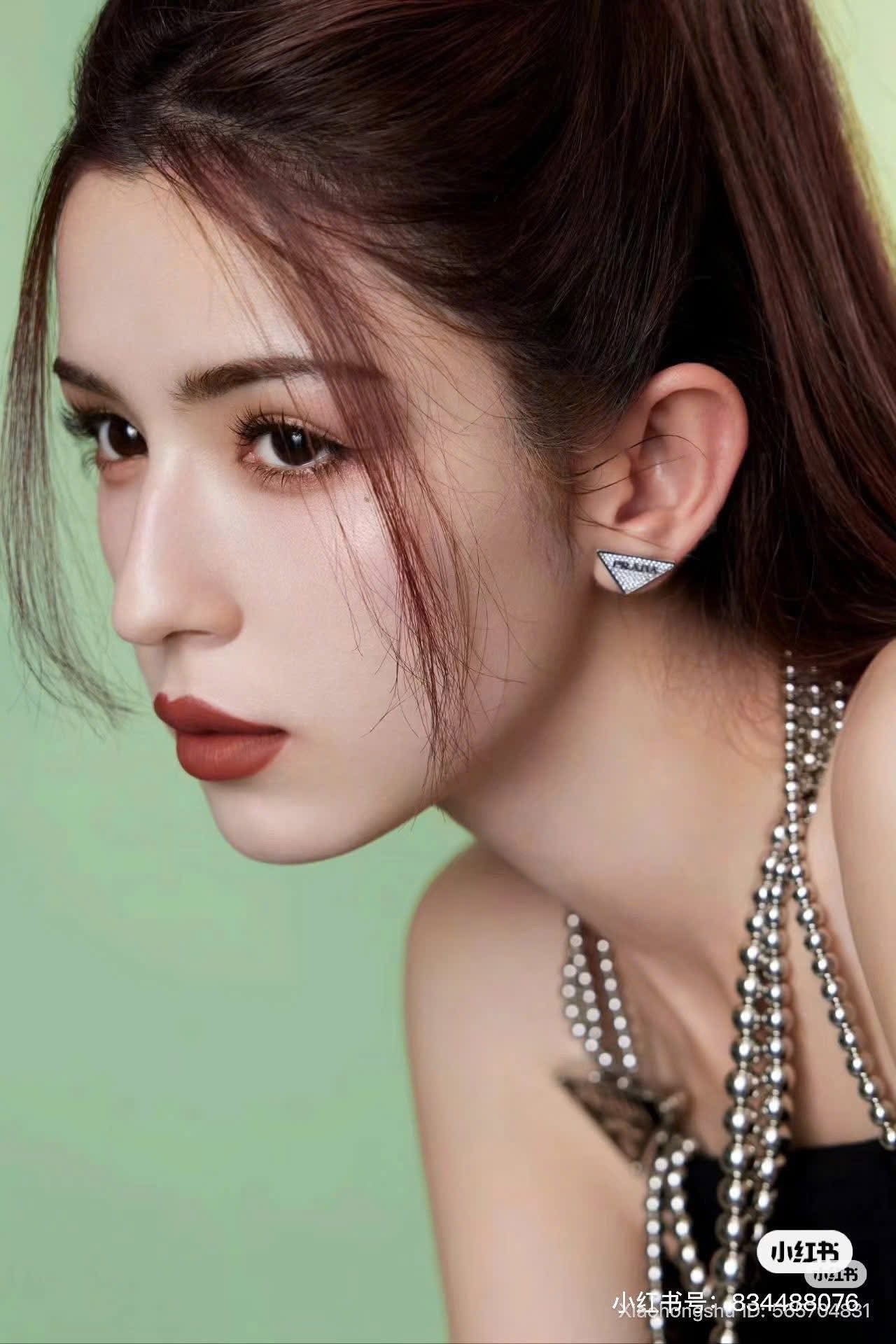 Son PRADA Monochrome Hyper Matte (bản giới hạn) 3.8g