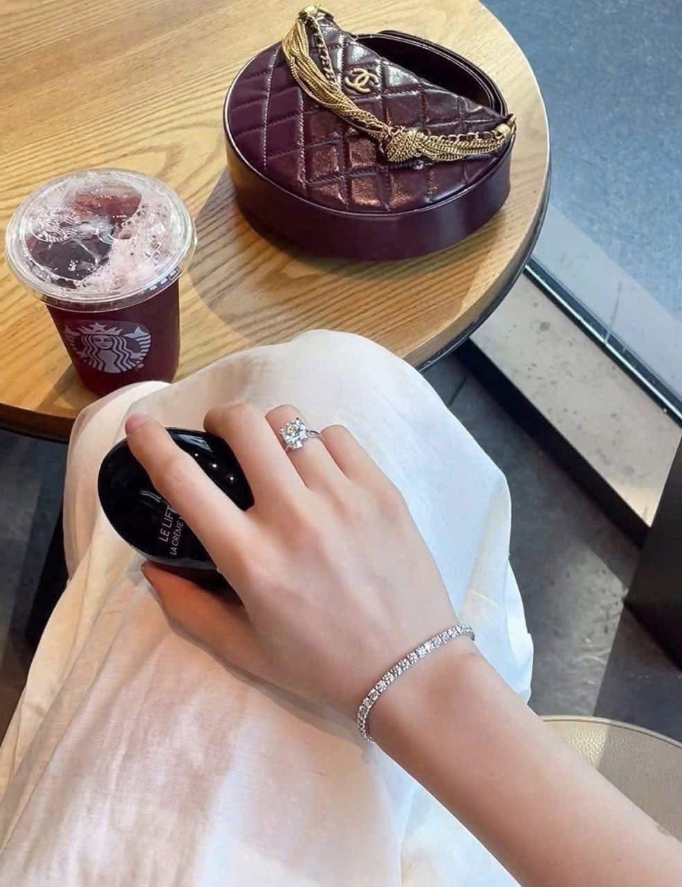Vòng tay đính đá cao cấp LLOYD (Authentic)