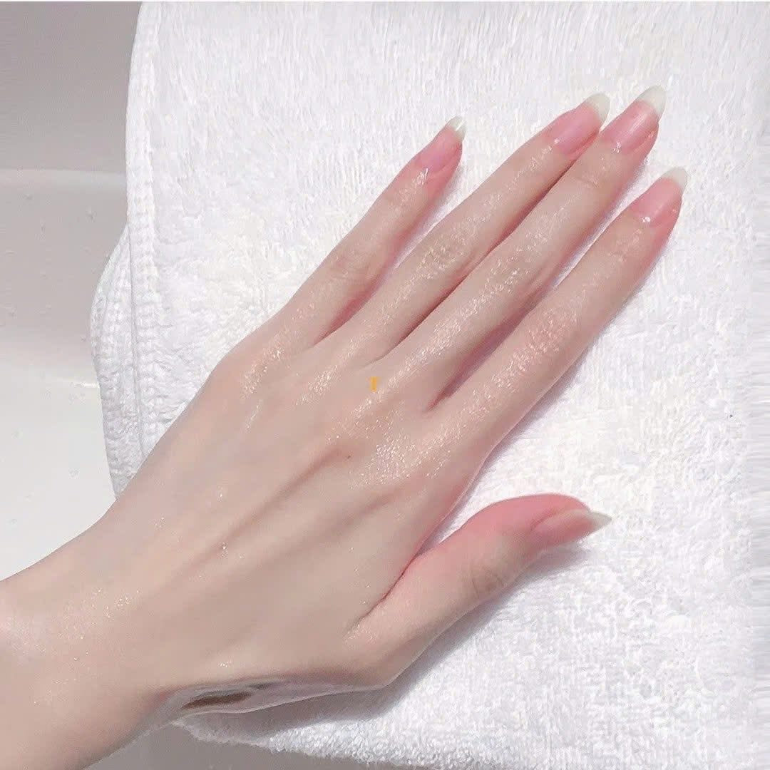 Kem dưỡng da tay ESTEE LAUDER Re-Nutriv Intensive Smoothing 100ml