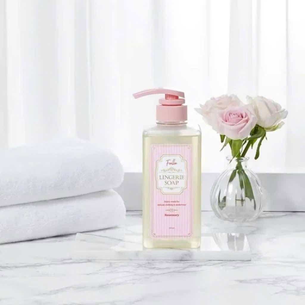Nước giặt đồ lót FOELLIE Lingerie Soap 500ml