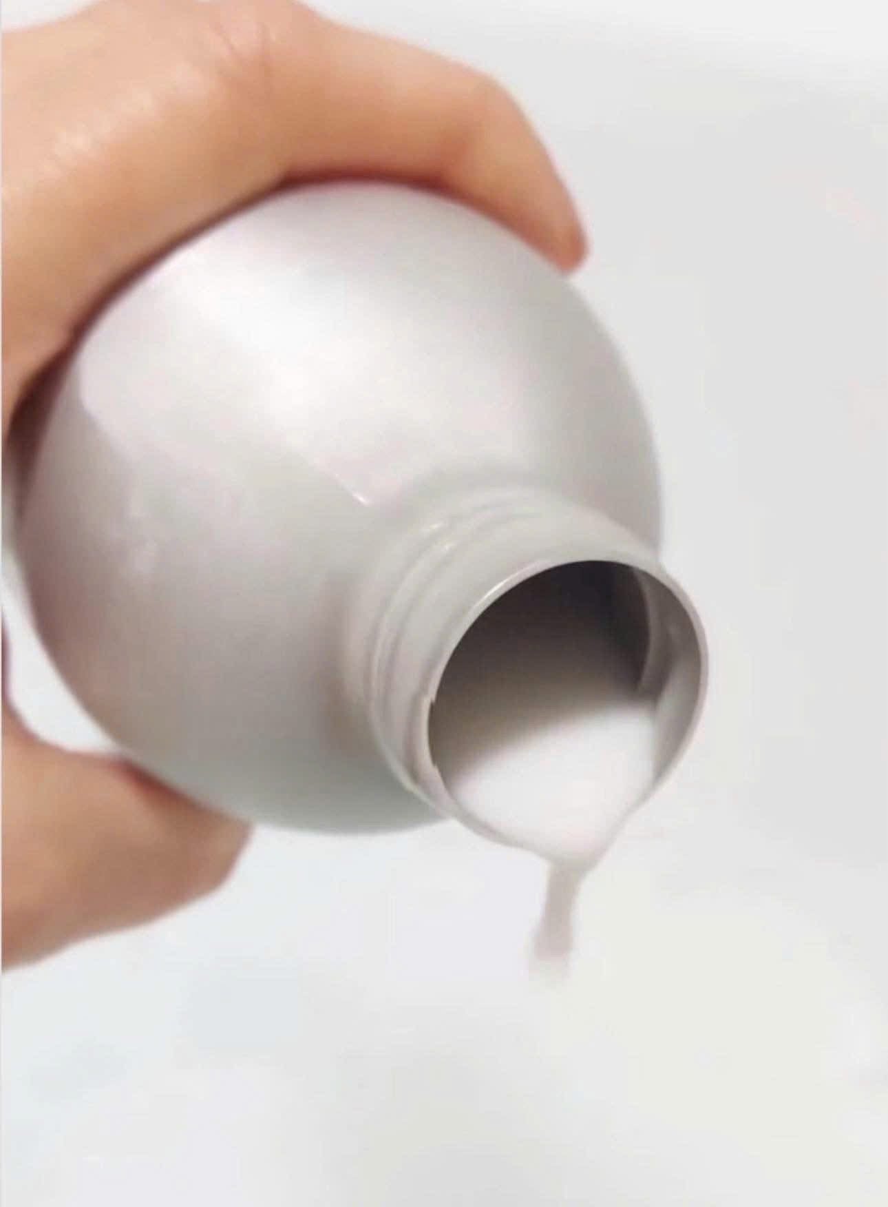 Sữa tắm bồn L'OCCITANE Milky Bath hạnh nhân 500ml