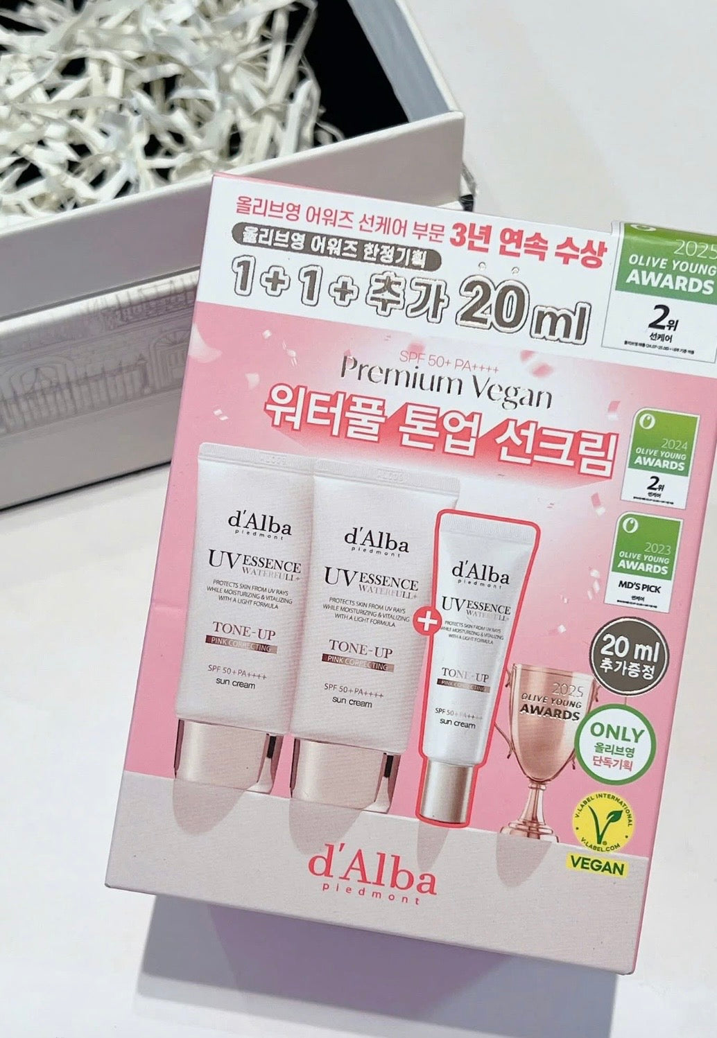 Kem chống nắng dưỡng ẩm chống lão hoá D’ALBA UV Essence Waterfull SPF50+ PA++++ 50ml