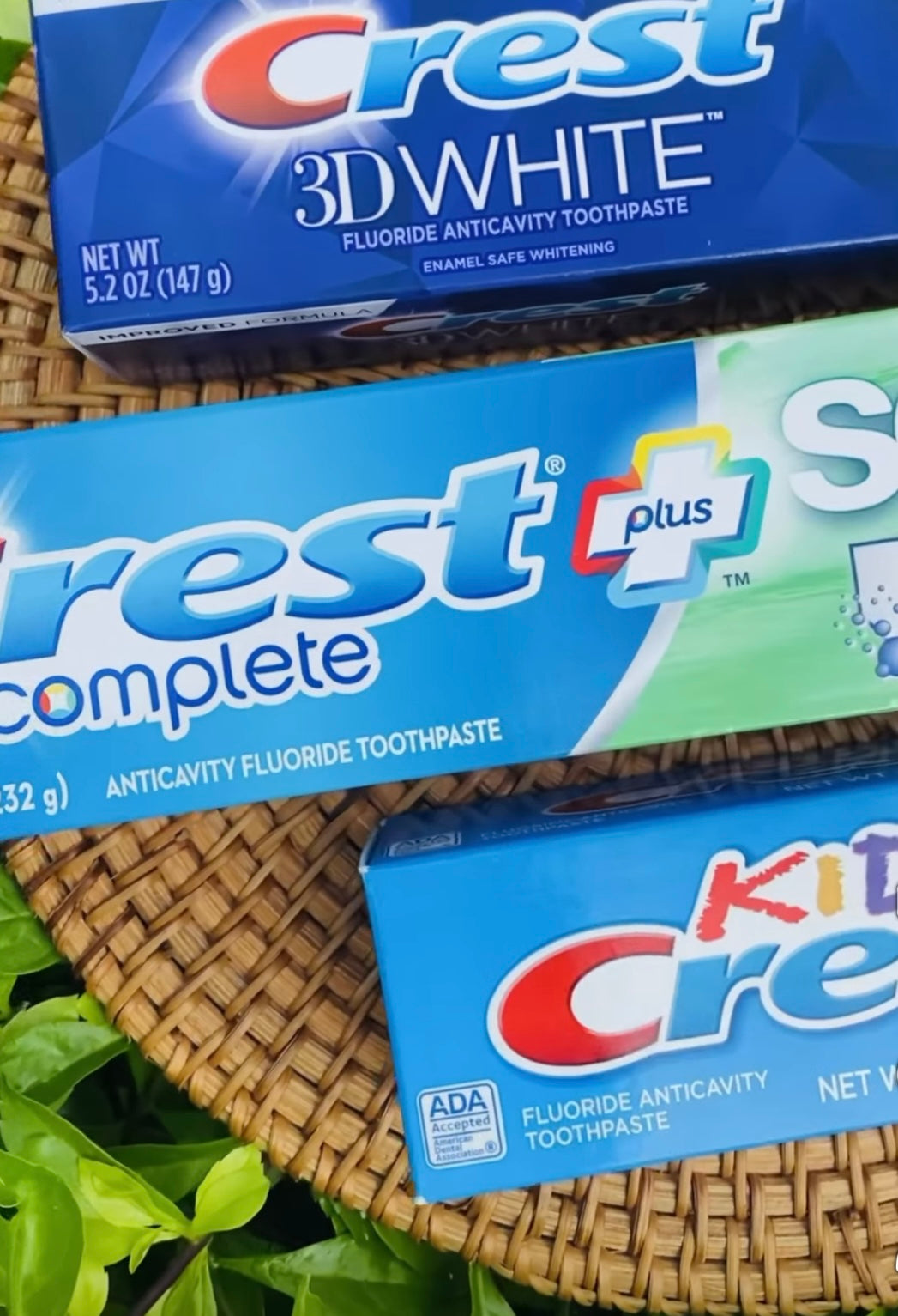 Kem đánh răng CREST cho người lớn và trẻ em