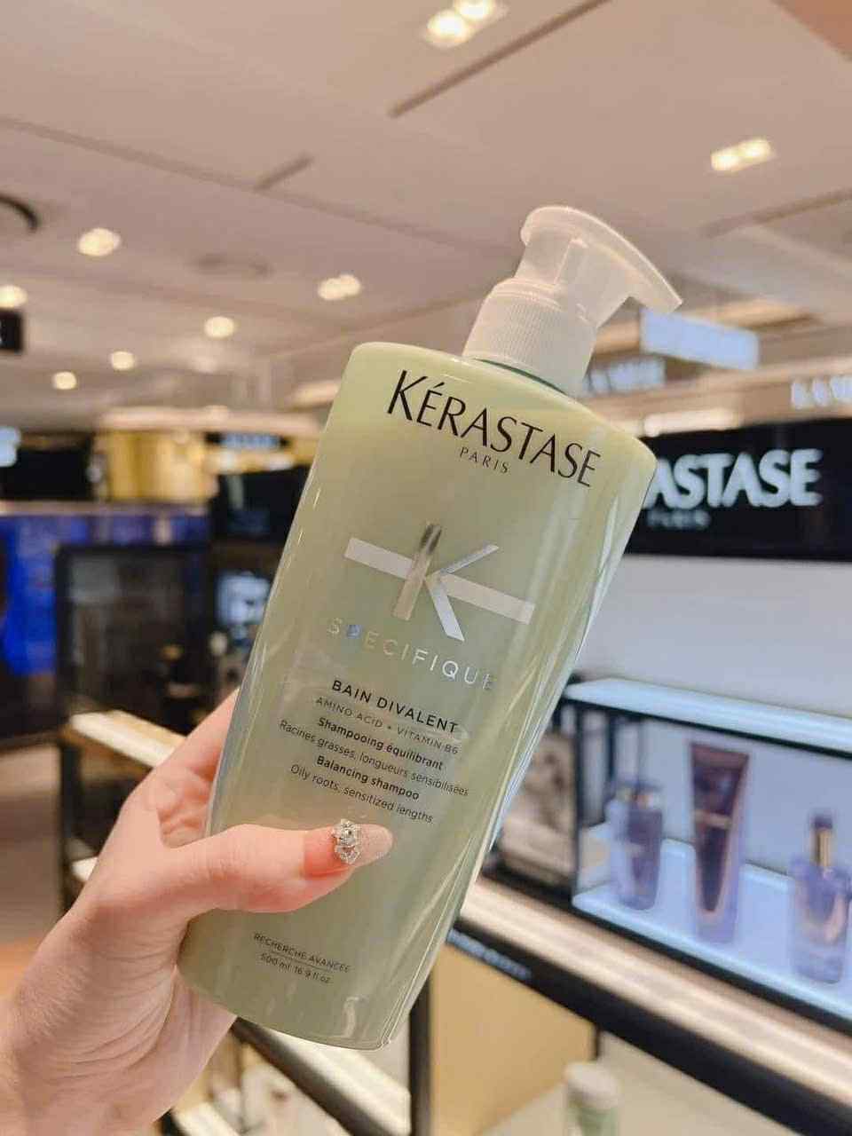 Dầu gội kiểm soát dầu, ngăn ngừa bết rít KERASTASE Specifique - Bain Divalent 500ml