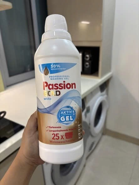 Nước giặt đồ trắng PASSION White (Ba Lan) 1L