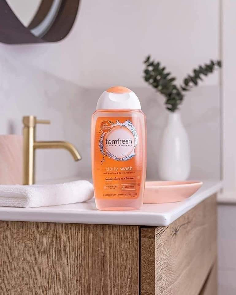 Dung dịch vệ sinh phụ nữ FEMFRESH Daily